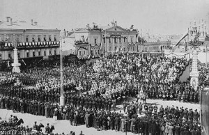 Hordes of people in Pushkin Square
