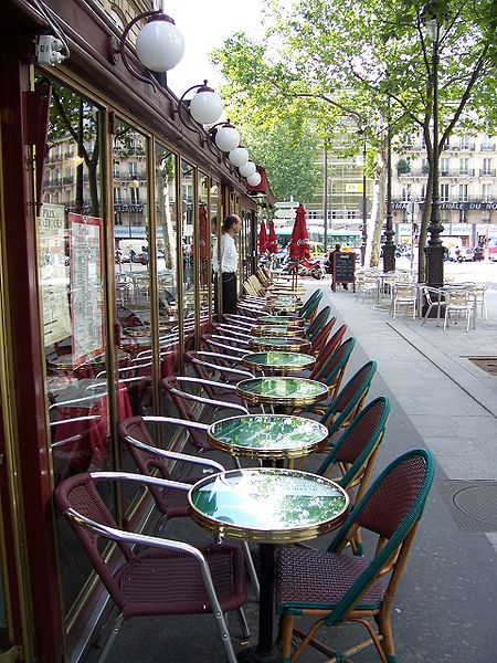 450px-Terrasse_d'un_café_de_Paris-Paul_Munhoven