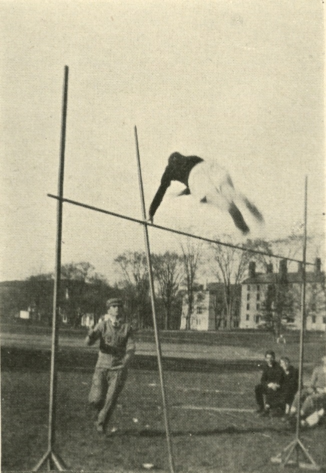 Pole vaulting, 1910