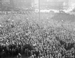 Boeing_employees_protest_meeting_in_Seattles_City_Hall_Park,_1943